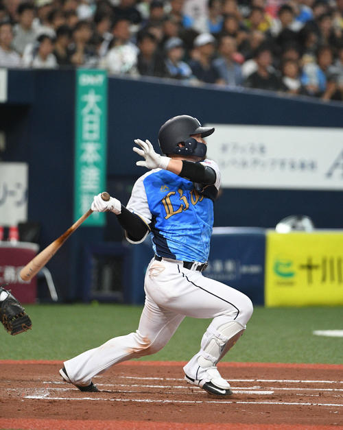 オリックス対西武　7回表西武無死、森はこの日2本目の安打を中前に放つ（撮影・渦原淳）