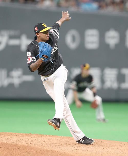 日本ハム対ソフトバンク　ソフトバンク先発のミランダ（撮影・黒川智章）