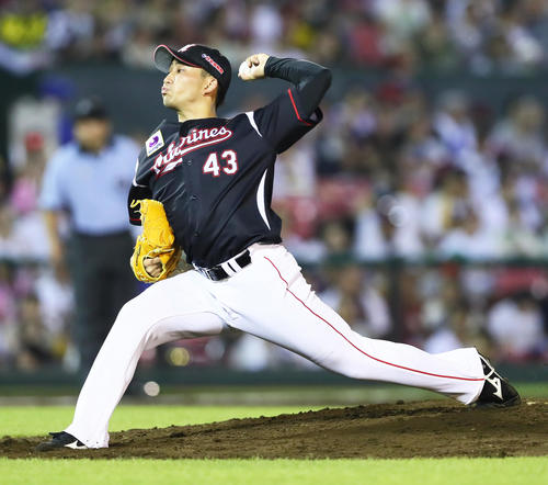 楽天対ロッテ　ロッテ先発の小島（撮影・足立雅史）