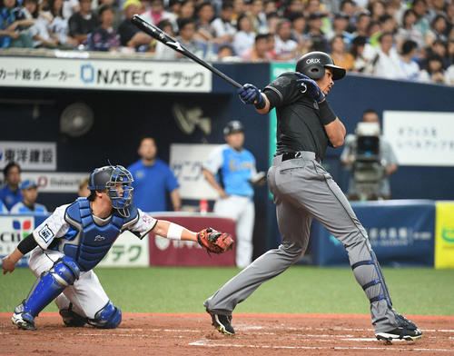 オリックス対西武　1回裏オリックス1死二、三塁、スティーブン・モヤは同点適時打を放つ（撮影・渦原淳）