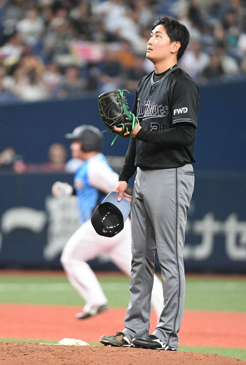 オリックス対西武　3回表西武1死二塁、山川穗高に同点2点本塁打を浴びた竹安大知（撮影・渦原淳）