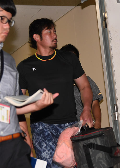 広島対阪神　広島に負け引き揚げる岩田稔（（撮影・奥田泰也）