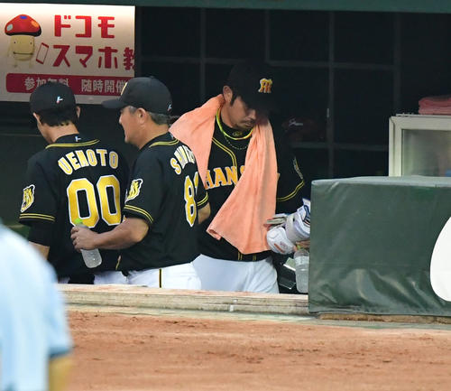 阪神岩田稔（右）（2019年8月4日撮影）