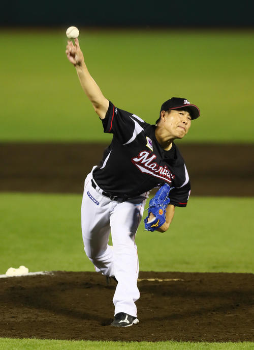 楽天対ロッテ　楽天打線相手に力投するロッテ先発の西野（撮影・足立雅史）