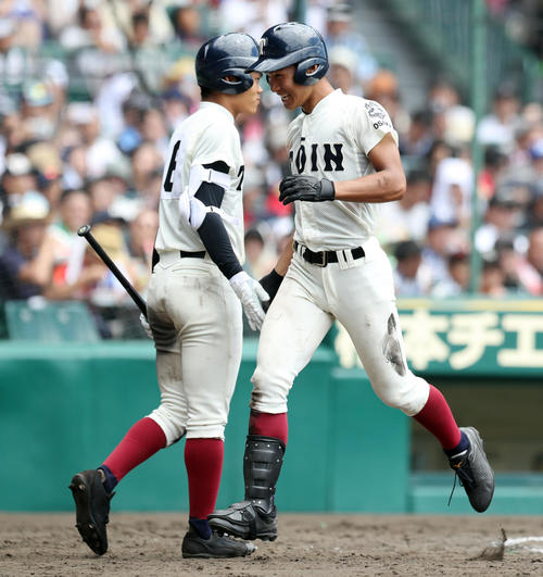 第100回全国高校野球選手権大会　沖学園対大阪桐蔭　左越え2点本塁打を放った大阪桐蔭・藤原恭大（18年8月13日撮影）