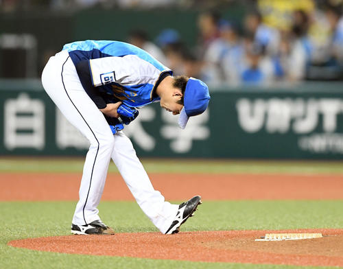 西武対楽天　2回表、足を気にする西武の今井（撮影・たえ見朱実）