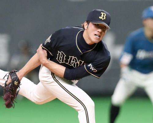 日本ハム対オリックス　腕から汗を飛ばしながら力投する田嶋（撮影・黒川智章）