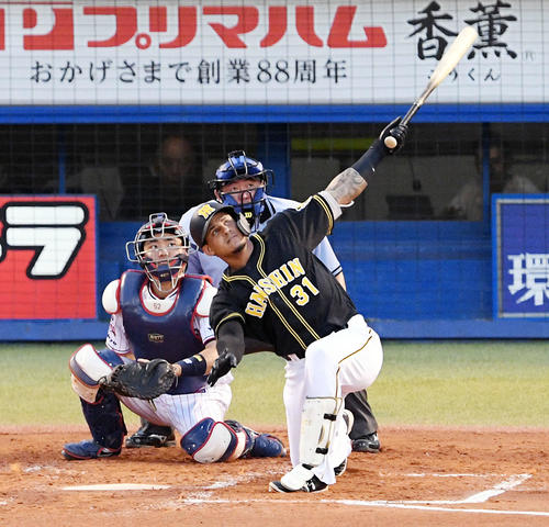 ヤクルト対阪神　2回表阪神1死、マルテは先制の左越えソロ本塁打を放つ（撮影・滝沢徹郎）