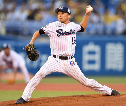 ヤクルト対阪神　力投するヤクルト先発の石川（撮影・横山健太）