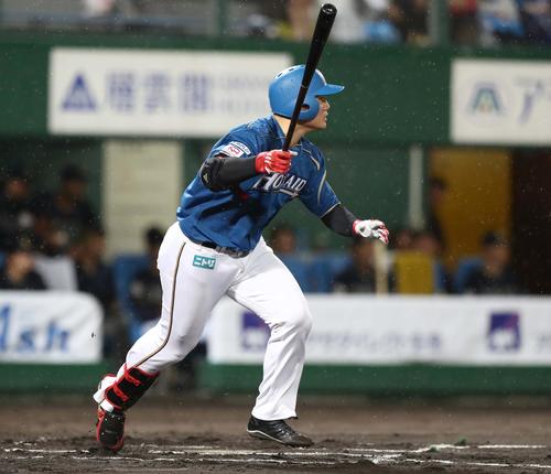 日本ハム対オリックス　6回裏日本ハム無死、中越え本塁打を放つ清宮（撮影・黒川智章）