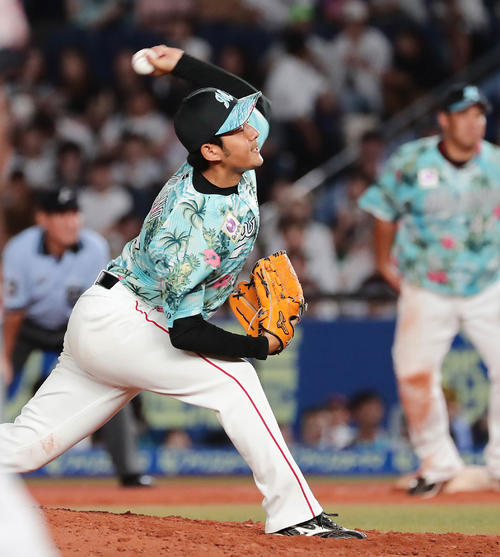 ロッテ対ソフトバンク　5回表ソフトバンク無死一、三塁、2番手で登板し後続を抑えた永野（撮影・丹羽敏通）