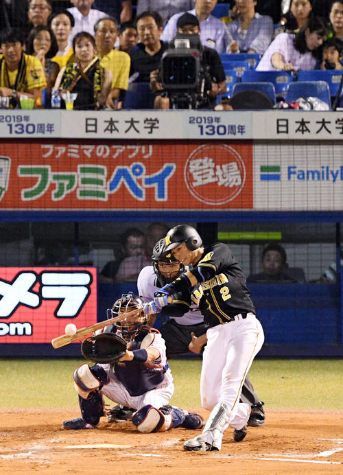 ヤクルト対阪神　6回表阪神2死一塁、北條は勝ち越しの左適時二塁打を放つ。投手山田大（撮影・滝沢徹郎）