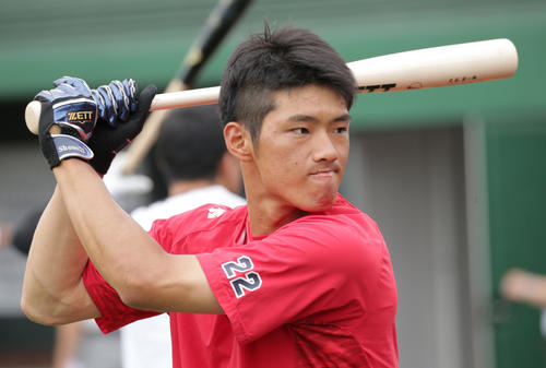 広島中村奨成（2018年7月12日撮影）