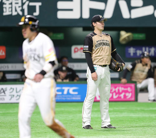 ソフトバンク対日本ハム　6回裏ソフトバンク2死二塁、デスパイネに右前適時打を浴びた有原（撮影・梅根麻紀）
