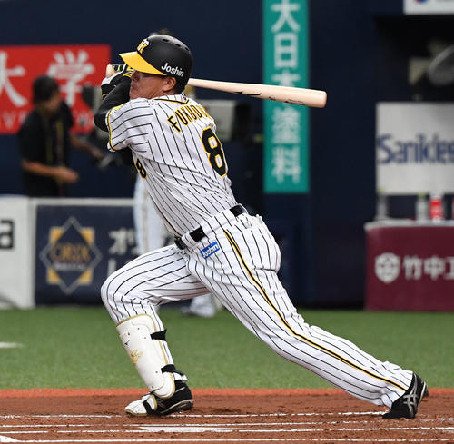 1回裏阪神2死、福留は中前安打を放つ（撮影・奥田泰也）