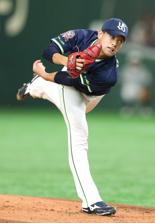 巨人対ヤクルト　力投するヤクルト先発の高橋（撮影・河野匠）
