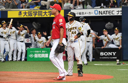 8回裏阪神無死一、二塁、大山に中越え適時二塁打を打たれた今村（撮影・奥田泰也）