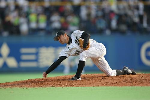 力投するロッテ時代の渡辺氏（球団提供）