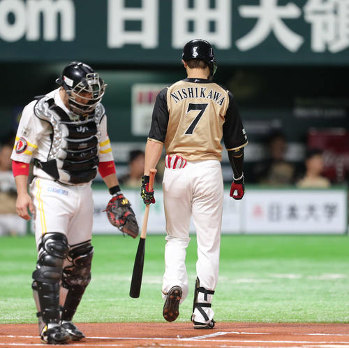 ソフトバンク対日本ハム　1回表日本ハム無死、西川は見逃しの三振に終わる（撮影・梅根麻紀）