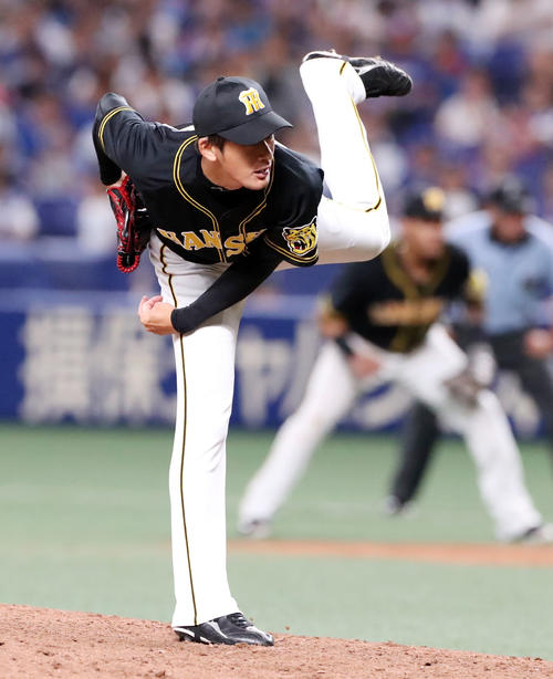 中日対阪神　10回裏、阪神4番手で登板する能見（撮影・加藤哉）