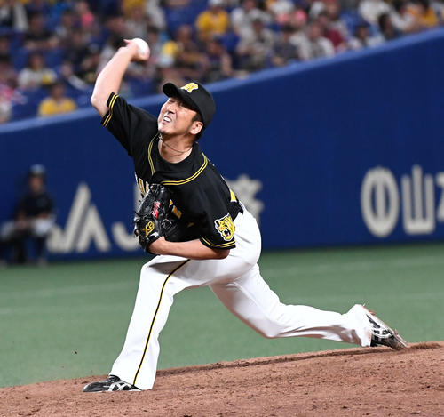 中日対阪神　阪神6番手の藤川（撮影・前岡正明）