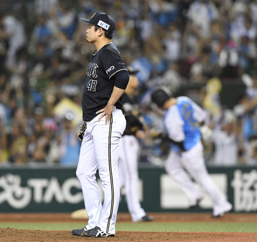 西武対オリックス　8回裏西武無死一塁、山川に左越え2点本塁打を浴びる海田（撮影・鈴木みどり）