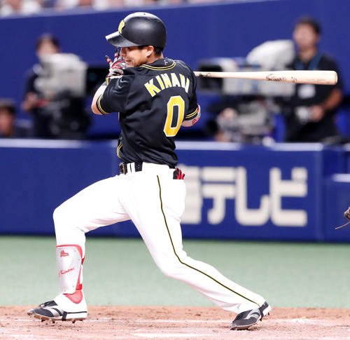 中日対阪神　5回表阪神2死、代打木浪は右前打を放つ（撮影・加藤哉）