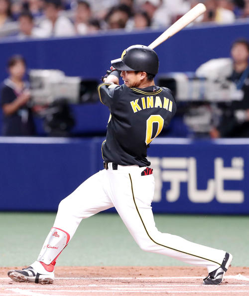 中日対阪神　5回表阪神2死、代打木浪は右前打を放つ（撮影・加藤哉）