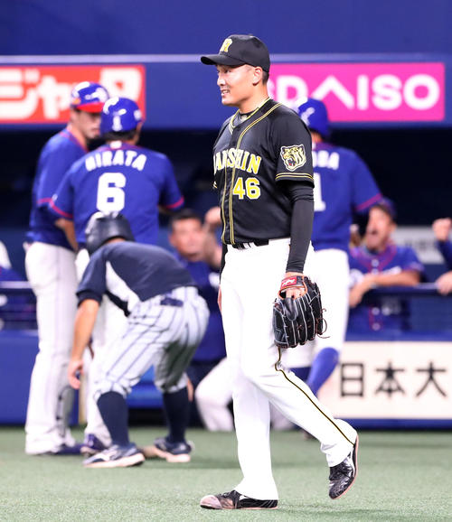 中日対阪神　1回裏中日1死二、三塁、秋山はビシエドに中前適時打を打たれ失点する（撮影・加藤哉）