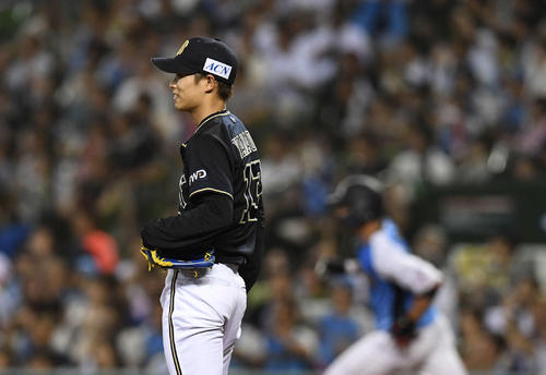 西武対オリックス　3回裏西武無死、木村に左越えソロ本塁打を浴びる山岡（撮影・鈴木みどり）