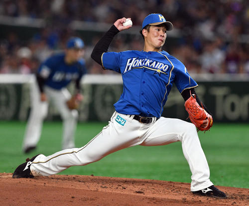 日本ハム対ロッテ　日本ハム先発で力投する吉田輝（撮影・滝沢徹郎）