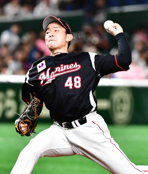 日本ハム対ロッテ　ロッテ2番手で登板した中村稔（撮影・小沢裕）