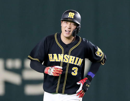 巨人対阪神　3回表阪神2死一、二塁、大山は二飛を放ち悔しい表情を見せる（撮影・加藤哉）