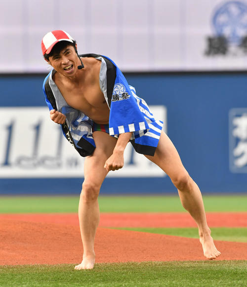 小島よしお始球式 横浜４連敗 そんなの関係ねぇ プロ野球 日刊スポーツ