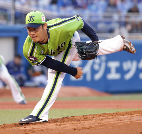 ヤクルト対中日　先発で登板し力投するヤクルト小川（撮影・中島郁夫）