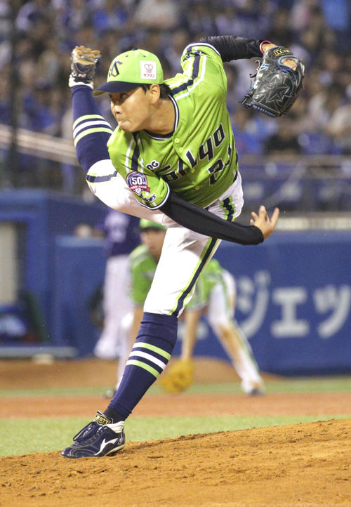 ヤクルト対中日　力投するヤクルト星（撮影・中島郁夫）