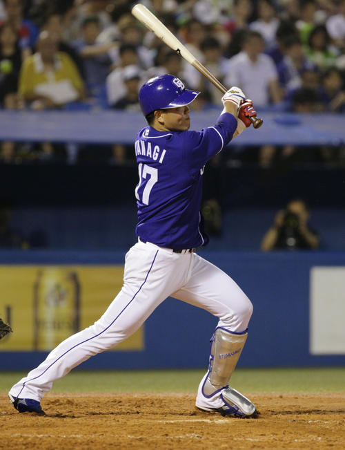 ヤクルト対中日　4回表中日2死一、二塁、同点適時二塁打を放つ柳（撮影・中島郁夫）