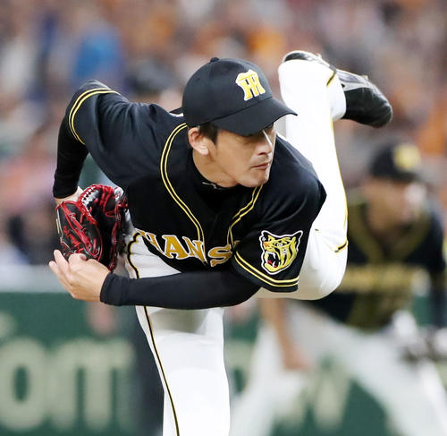 阪神2番手で登板する能見（撮影・加藤哉）