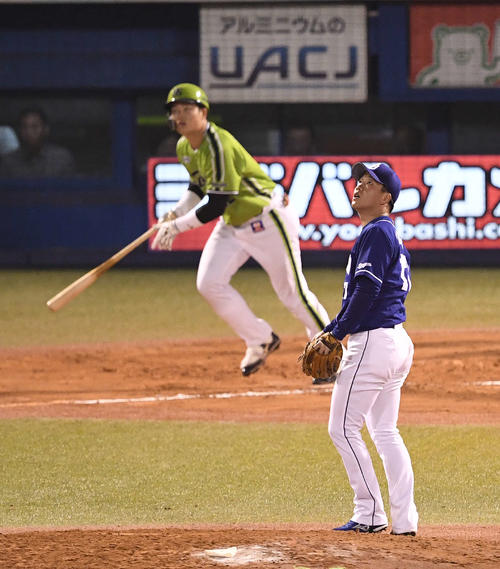 ヤクルト対中日　6回裏ヤクルト無死、村上に右越えソロ本塁打を浴びる柳（撮影・鈴木みどり）