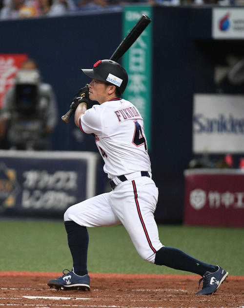 3回裏オリックス2死二塁、福田は先制適時二塁打を放つ（撮影・渦原淳）
