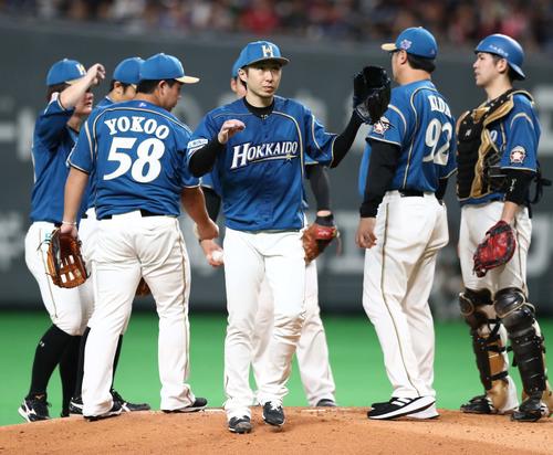 日本ハム対楽天　4回途中降板する金子（撮影・黒川智章）