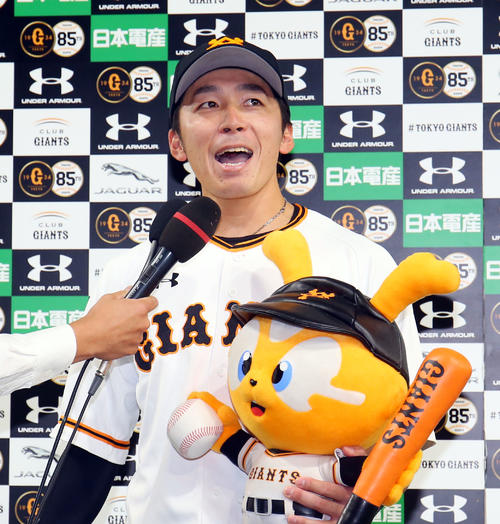 巨人対阪神　阪神に勝ち、お立ち台で叫ぶ巨人増田大（撮影・垰建太）