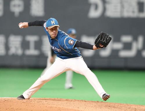 日本ハム対楽天　9回に登板の秋吉（撮影・黒川智章）
