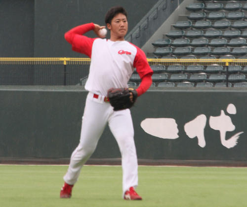 1軍に再合流し、キャッチボールで調整する広島山口（撮影・前原淳）