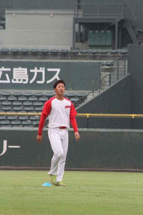 1軍に再合流し、キャッチボールで調整する広島山口（撮影・前原淳）