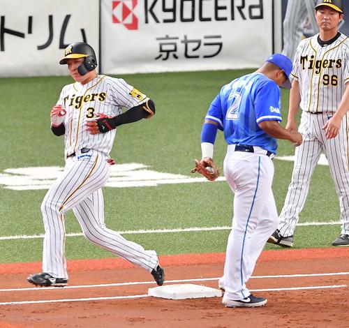 阪神対DeNA　1回裏阪神2死二、三塁、三振に倒れる大山悠輔（撮影・上田博志）
