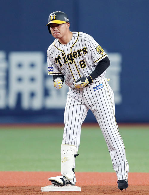 5回裏阪神2死満塁、右中間へ走者一掃の二塁打を放ち小さくガッツポーズする福留（撮影・前田充）