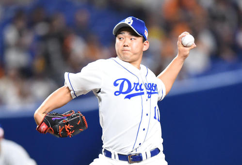 中日対巨人　1回表、登板する中日先発の小笠原慎之介（撮影・森本幸一）