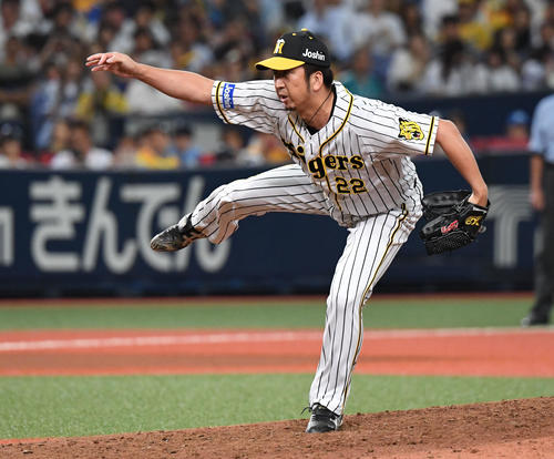 9回から登板した藤川球児（撮影・奥田泰也）
