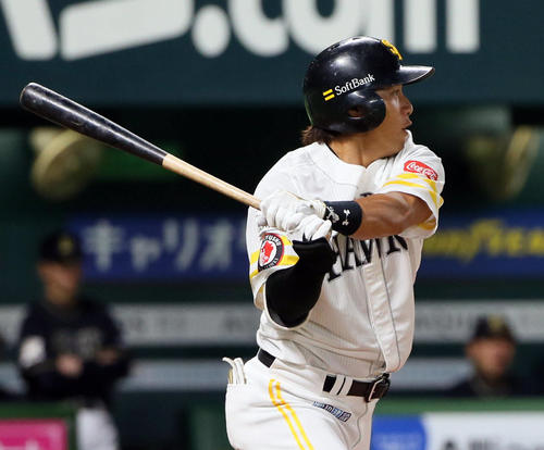 ソフトバンク対オリックス　1回裏ソフトバンク1死、柳田は左前打を放つ（撮影・栗木一考）